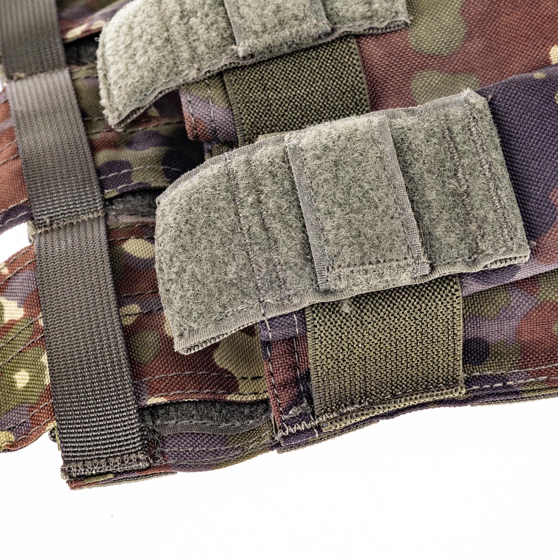 Shadow Triple AK/M4 Mag Pouch, Flecktarn
