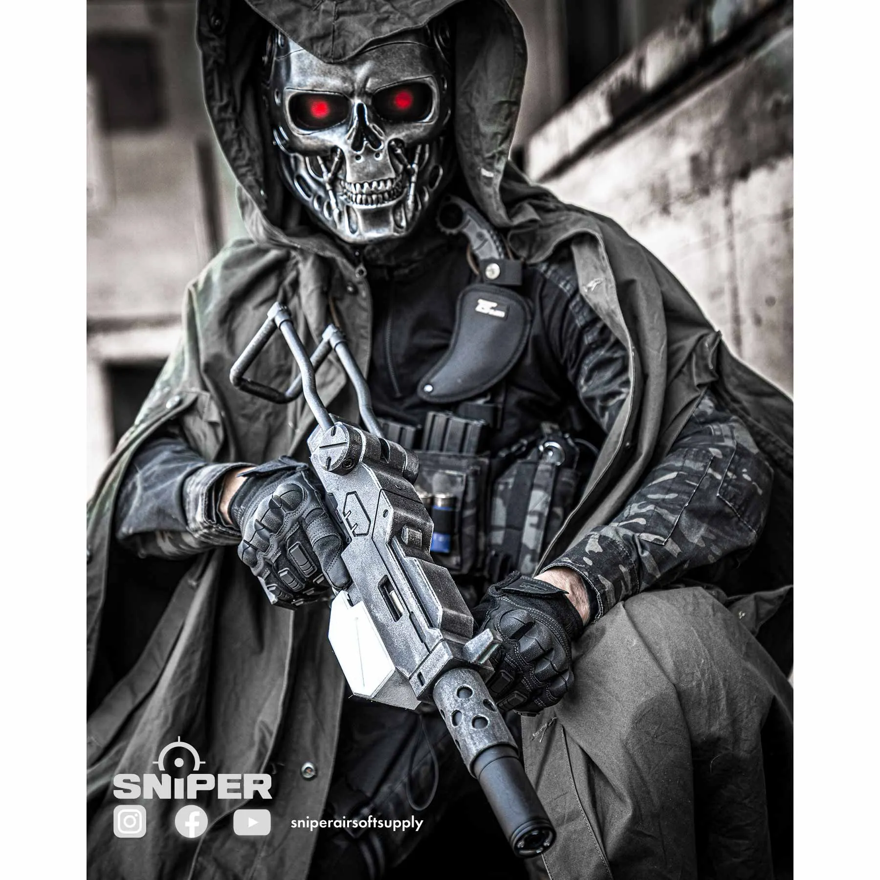 Full Face Mechanical Skull Mask, Silver & Black