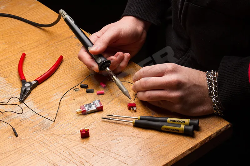 Service: Deans (T-Stecker) Einbau männl. + weibl.