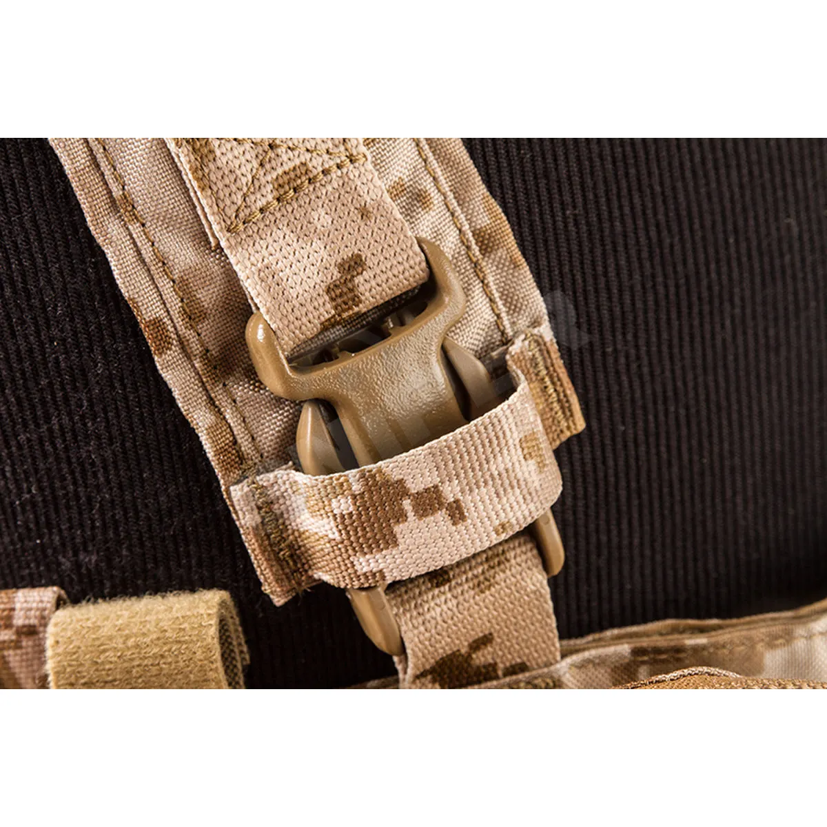 Gen V Split-front Chest Rig, Desert Digital