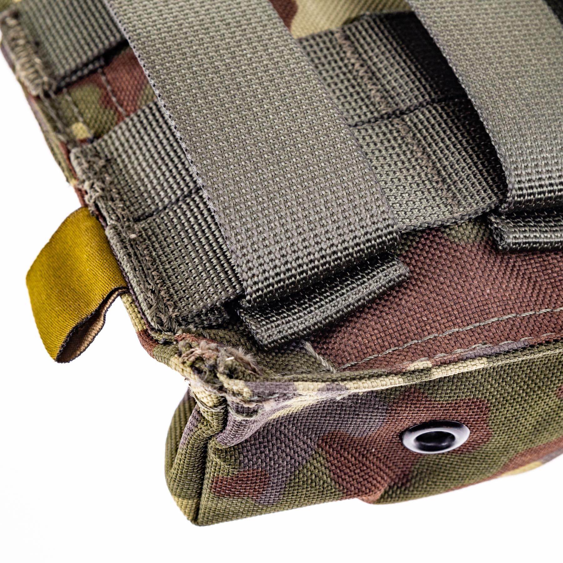 Shadow Triple AK/M4 Mag Pouch, Flecktarn