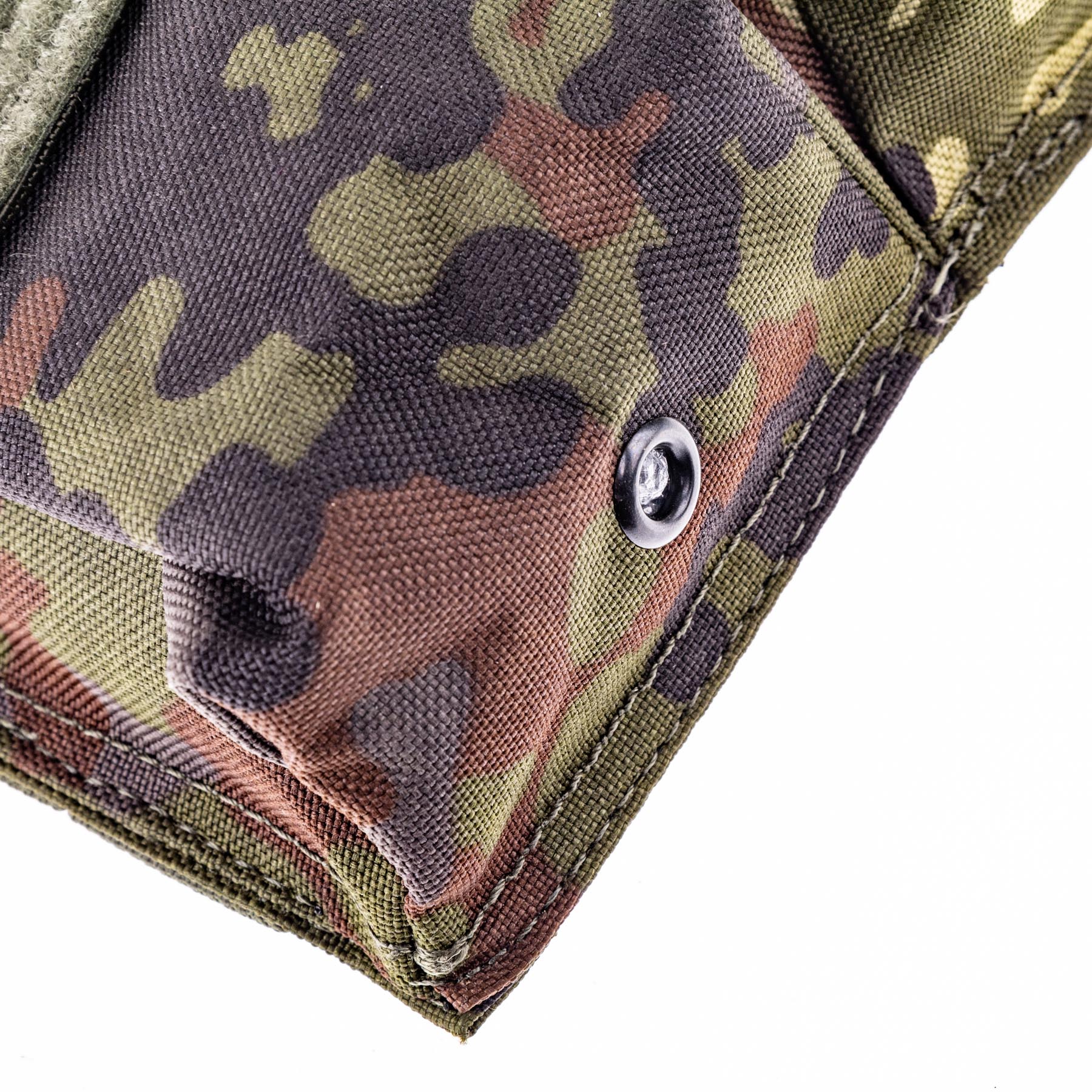 Shadow Triple AK/M4 Mag Pouch, Flecktarn